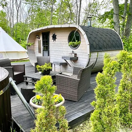 Muhu Leeni Glamping Kuivastu