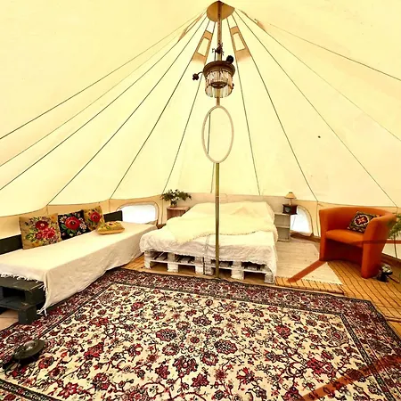 Muhu Leeni Glamping Kuivastu
