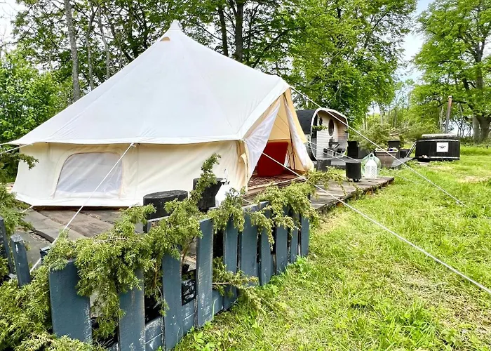 Muhu Leeni Glamping Kuivastu