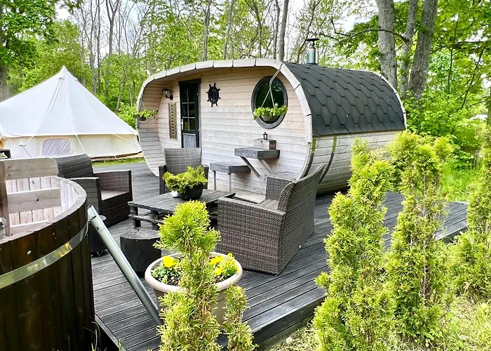 Muhu Leeni Glamping Kuivastu